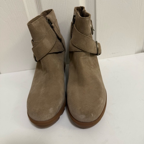 Women’s Sorel Wedge booties! - Picture 6 of 6